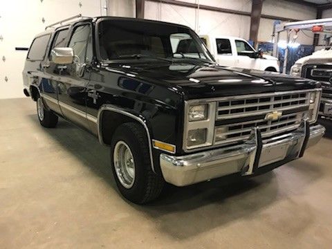 1988 Chevrolet Suburban - photo 2