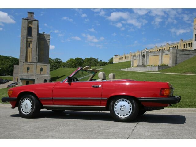 Mint condition collector's car with both soft top and hard top 1989 Mercedes-Benz SL-Class