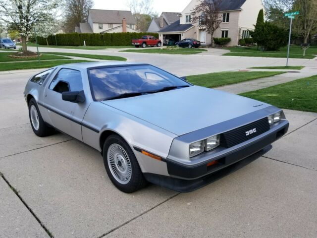 Mint condition DMC-12 1982 DeLorean DMC-12