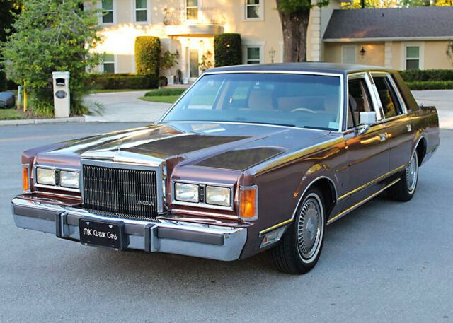 1989 Lincoln Town Car TWO OWNER SURVIVOR - 41K MILES