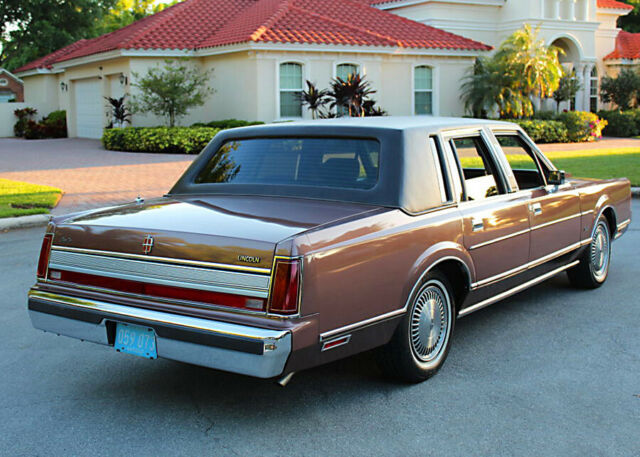 1989 Lincoln Town Car TWO OWNER SURVIVOR - 41K MILES - photo 3