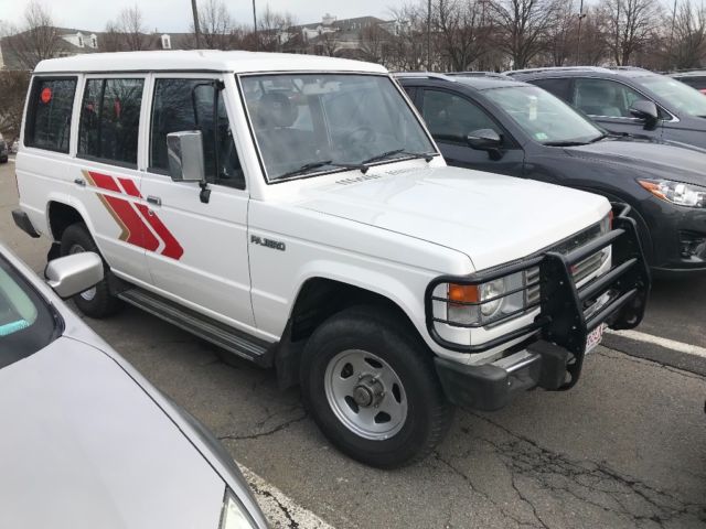 1990 Mitsubishi Montero - photo 2