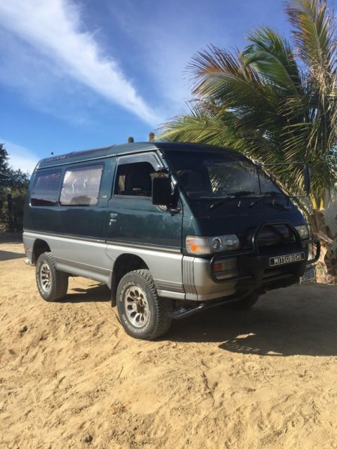 Mitsubishi Delica L300 Super Exceed Hightop 1992 Mitsubishi Delica L300