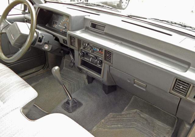 1993 Mitsubishi Mighty Max - photo 11