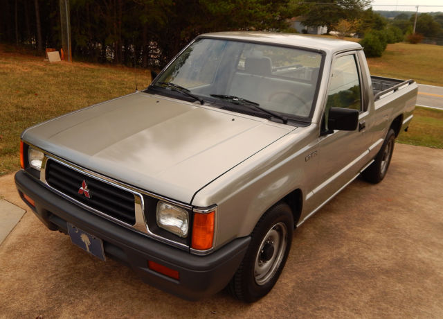 1993 Mitsubishi Mighty Max - photo 2