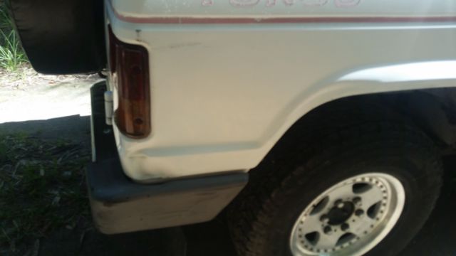 1990 Mitsubishi Pajero, Montero, Raider L044G - photo 9