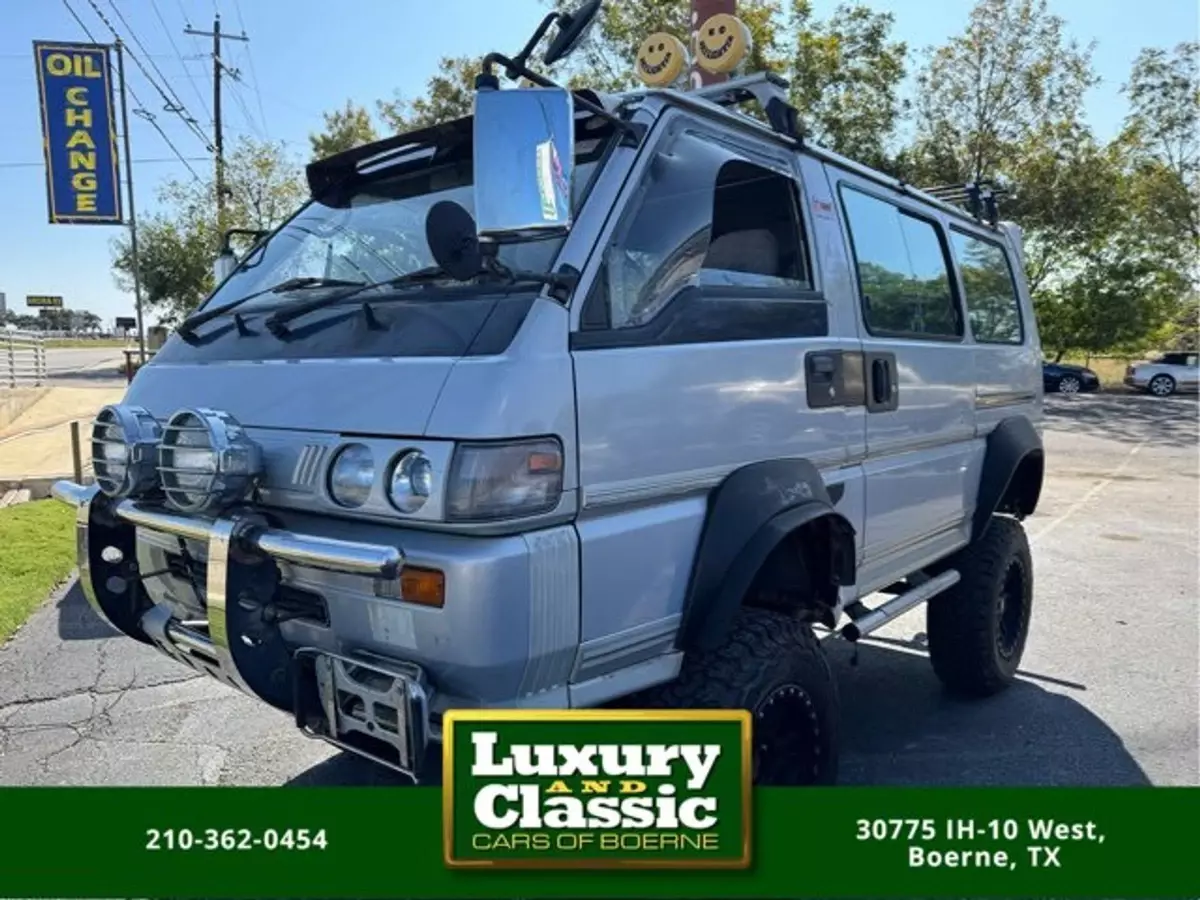 1991 MITSUBSHI DELICA
