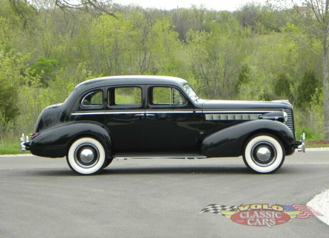 1938 Buick Special 4 Door Sedan - photo 2