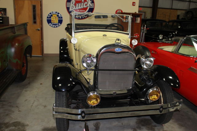 1929 Ford Model A Light Yellow, black top