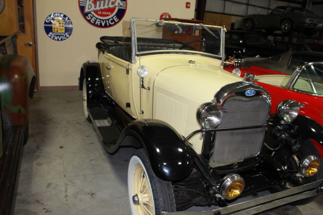 1929 Ford Model A Light Yellow, black top - photo 2
