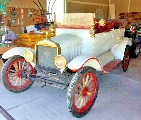 Model T Parade Touring Car 1918 1918 Ford Model T Touring white body/red pin stripe