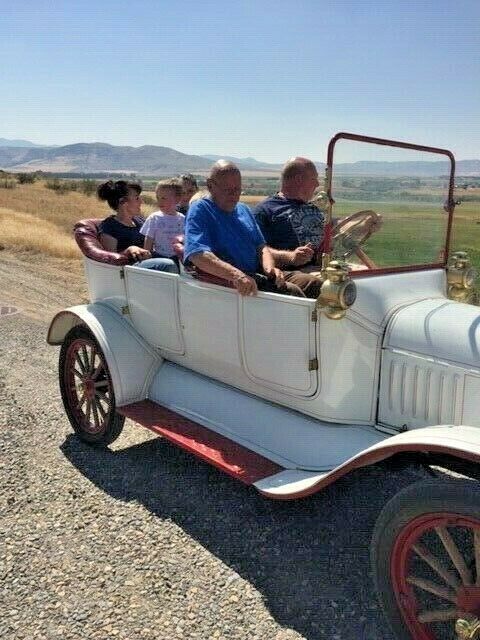 1918 Ford Model T Touring white body/red pin stripe - photo 2