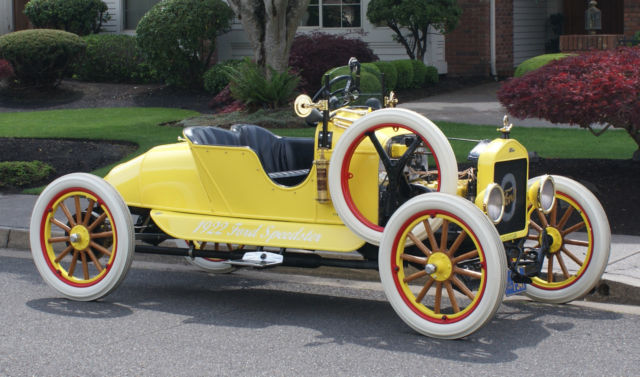 MODEL "T" SPEEDSTER (RARE BOAT TAIL "ARMADILLO" BODY). 1922 Ford Model T