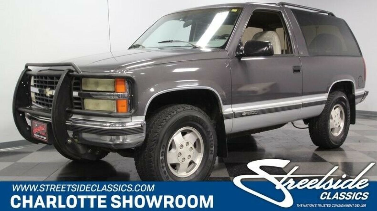 modern classic Chevy SUV bull bar 4 wheel drive cloth interior bucket seats 1993 Chevrolet Blazer K5 4X4 Silverado