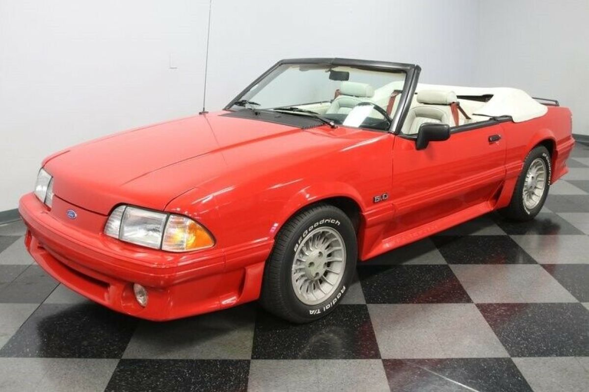 1990 Ford Mustang GT Convertible - photo 6