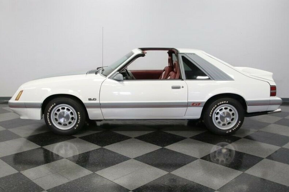 1986 Ford Mustang GT - photo 8