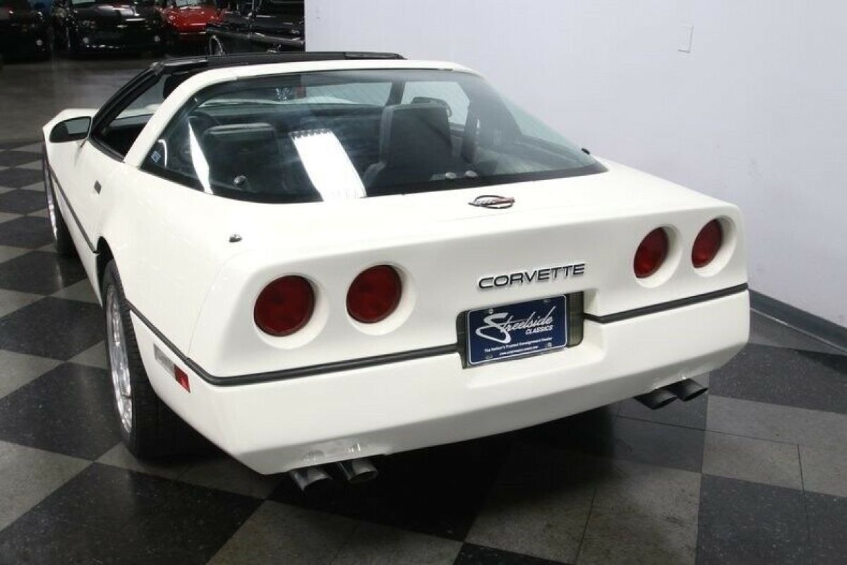 1985 Chevrolet Corvette - photo 11