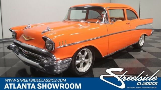 MODERNIZED TRI-5, CRATE 350 V8, SERPENTINE, 700R4 , 4-DISCS, PWR STEER, R134A AC 1957 Chevrolet Bel Air/150/210 Restomod