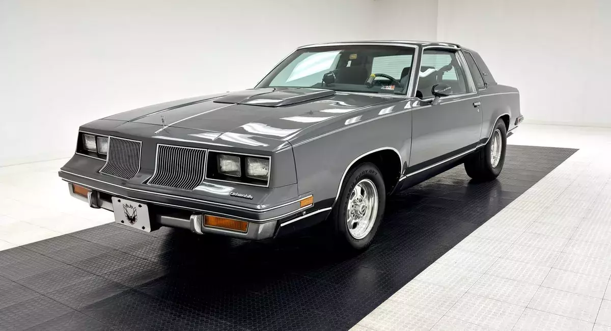 Mondello 403ci V8/Worked 700R4 Auto/Currie 9"/Show & Go/Lightning Rod Shifters 1986 Oldsmobile Cutlass Salon Hardtop