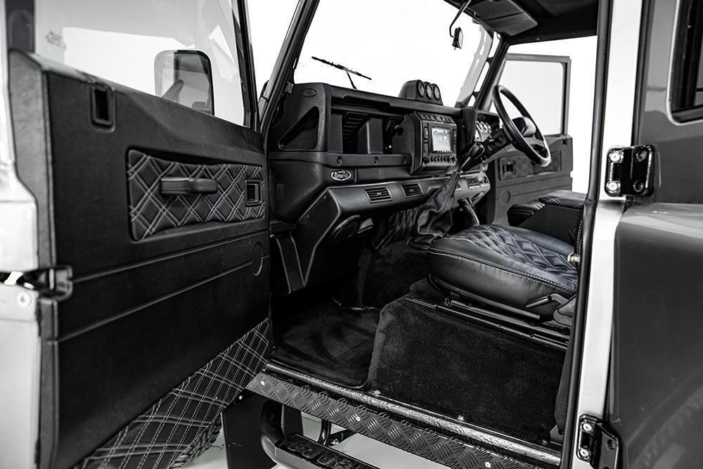 1989 Land Rover 110 Galvanized Chassis, Air-Condition, Power Windo - photo 10