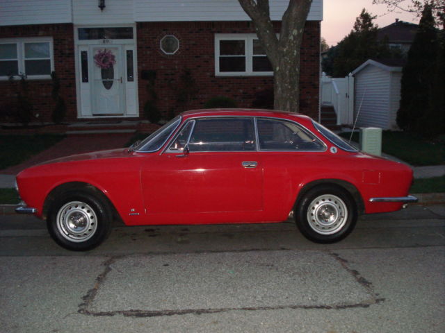 Most desiderata alfa wanted gt junior sincle headlight and no center console! 1972 Alfa Romeo GTV