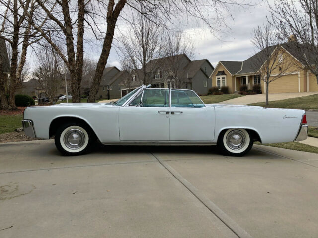 1961 Lincoln Continental Convertible - photo 2