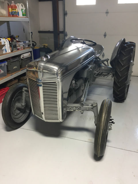 1939 Ford 9N Aluminum Hood Tractor - photo 3