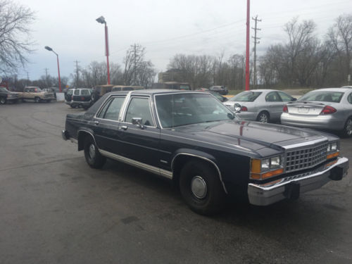 1983 Ford Crown Victoria Blue - photo 9