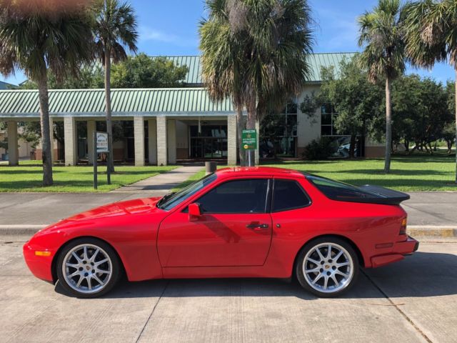 Must See! Restored to show condition. Guards Red TURBO (951). Collector's Car! 1986 Porsche 944 Turbo (951)