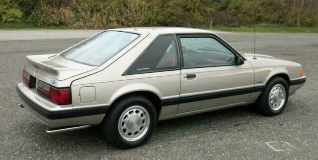 1990 Ford Mustang - photo 7
