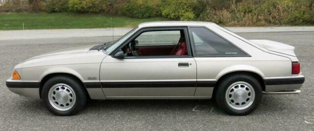 1990 Ford Mustang - photo 8