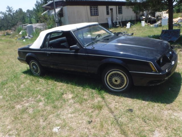 Mustang Convertible 1985 Midnight Blue Chrome Spoke Hub Caps 1985 Ford Mustang White Pin Stripes