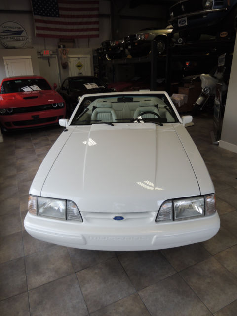 1993 Ford Mustang LX Convertible - photo 2
