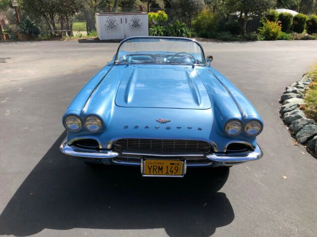 1961 Chevrolet Corvette Jewel Blue Interior - photo 2