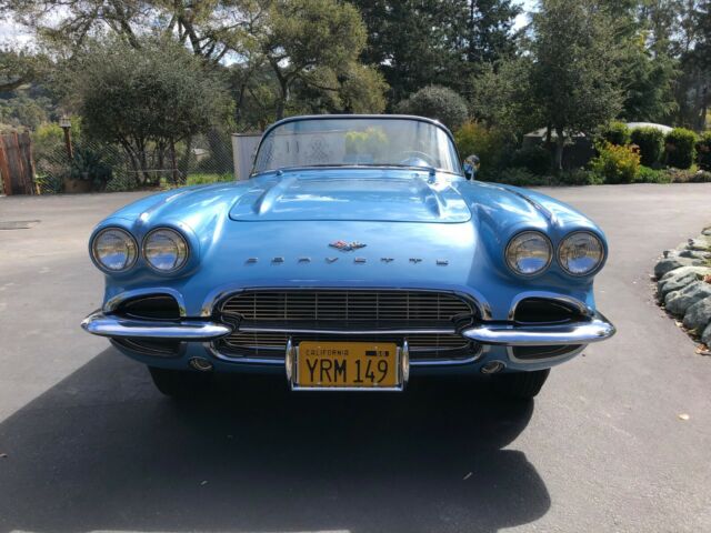1961 Chevrolet Corvette Jewel Blue Interior - photo 4