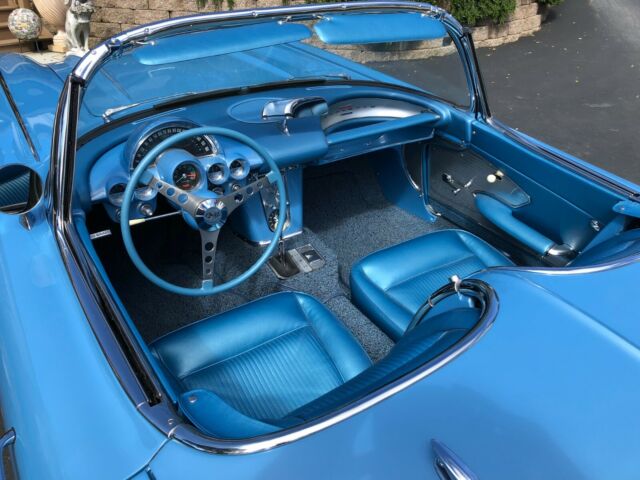 1961 Chevrolet Corvette Jewel Blue Interior - photo 7