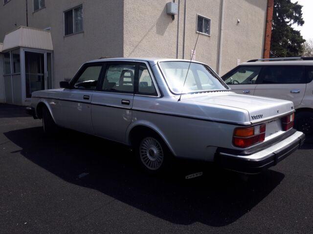 1982 Volvo 240 - photo 2