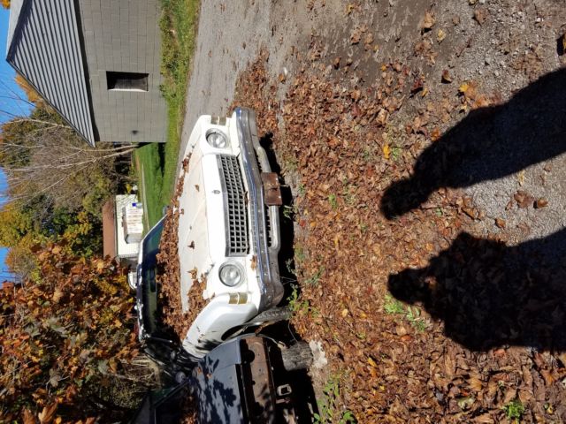 1974 Chevrolet Monte Carlo Chrome