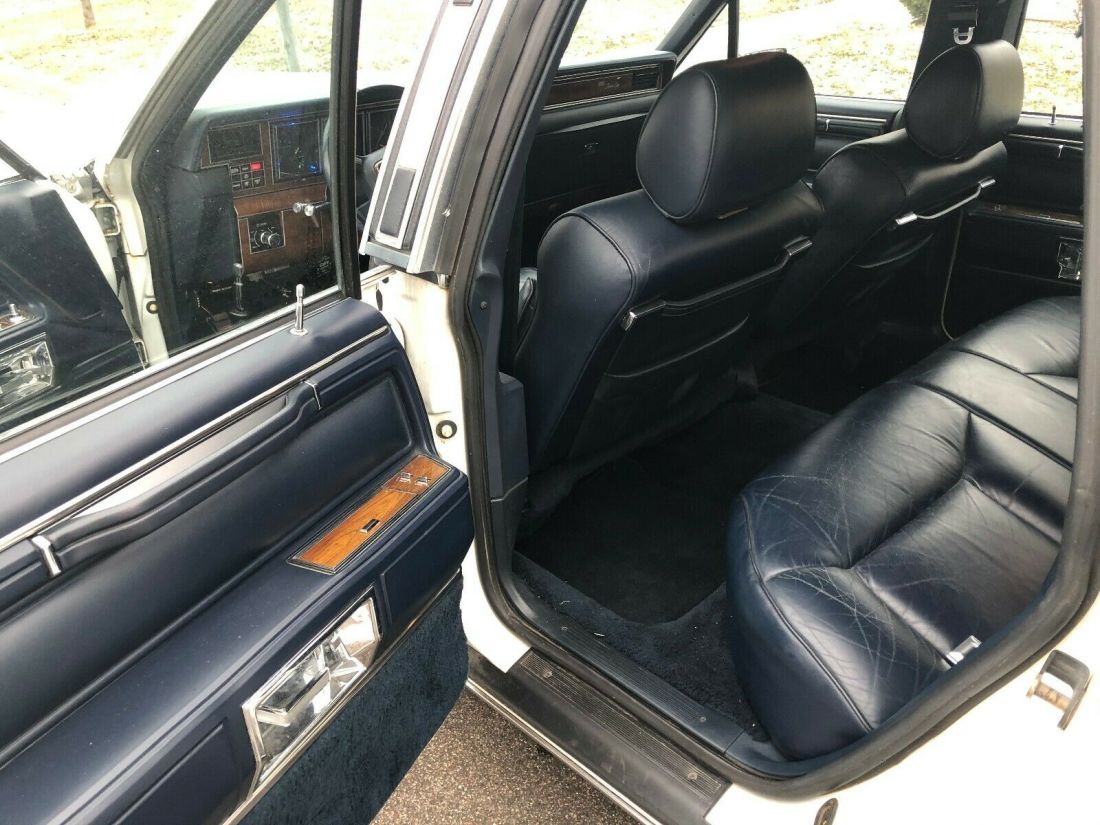 1989 Lincoln Town Car - photo 10