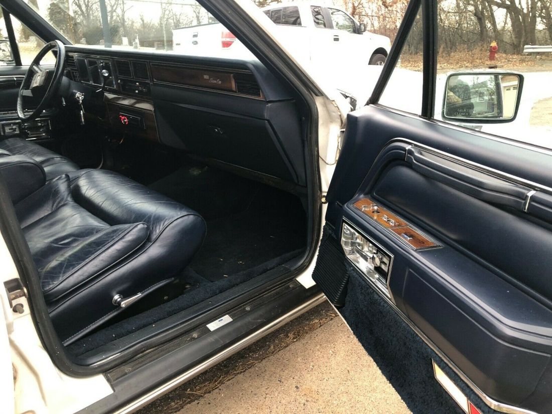 1989 Lincoln Town Car - photo 11
