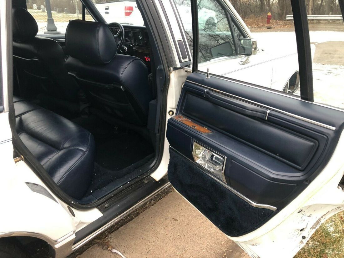 1989 Lincoln Town Car - photo 12