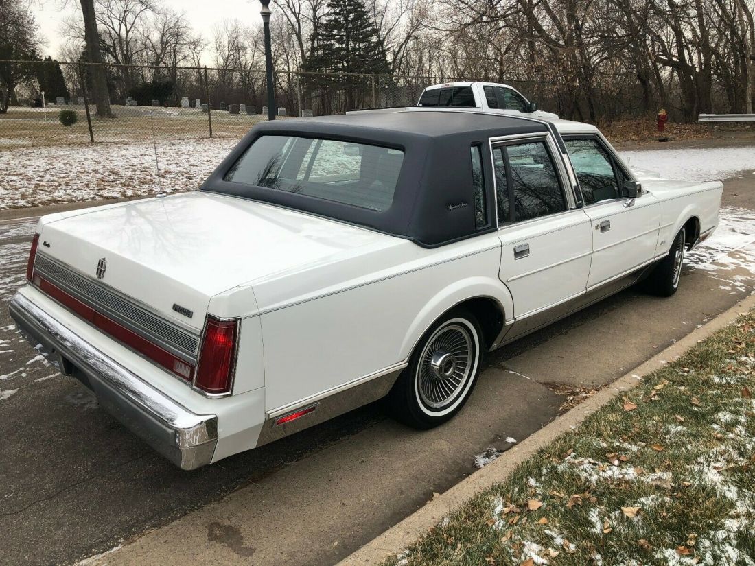1989 Lincoln Town Car - photo 6