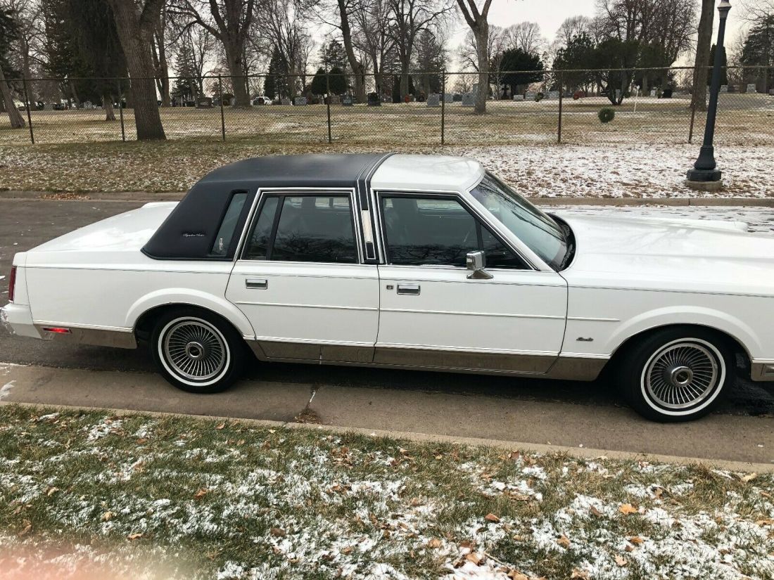 1989 Lincoln Town Car - photo 7