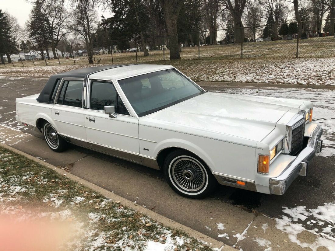 1989 Lincoln Town Car - photo 8