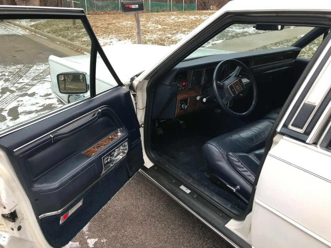 1989 Lincoln Town Car - photo 9