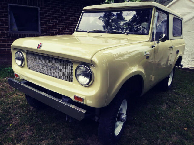 NEW PAINT & UPHOLSTERY, 4SPD, NEW SUSPENSION. MORE CURVES THAN FORD BRONCO 1967 International Harvester Scout