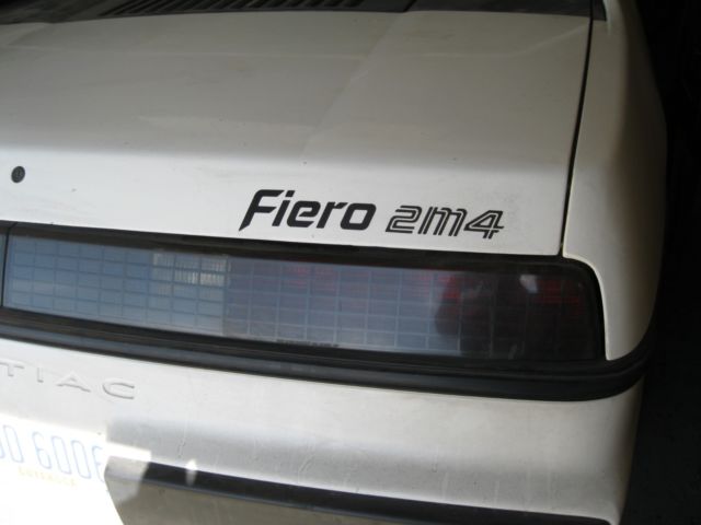 1984 Pontiac Fiero - photo 2