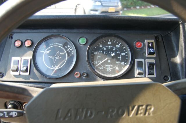 1985 Land Rover Defender 110 DIESEL 5SPD LHD DRY 4x4 LOW MILES - photo 10