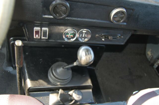1985 Land Rover Defender 110 DIESEL 5SPD LHD DRY 4x4 LOW MILES - photo 8