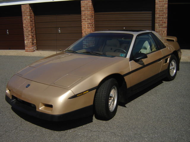 1986 Pontiac Fiero SE